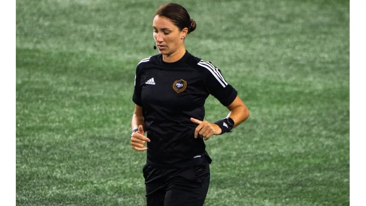 Kathryn Nesbitt, la primera árbitro en MLS