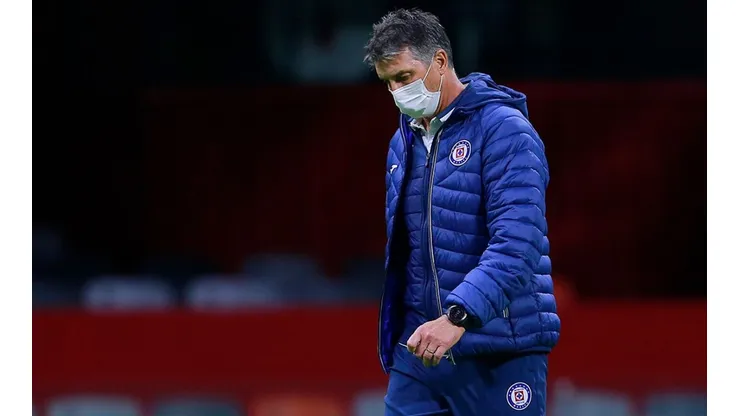 Robert Dante Siboldi renunció a Cruz Azul tras la histórica derrota ante Pumas.