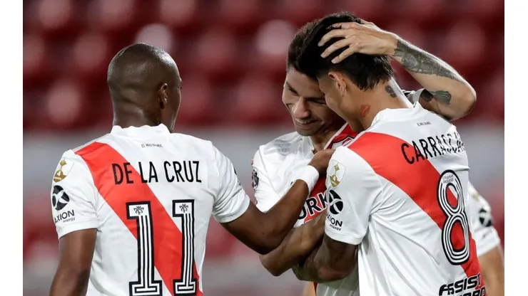 Un pie en semis: River le ganó 2-0 a Nacional por los cuartos de final