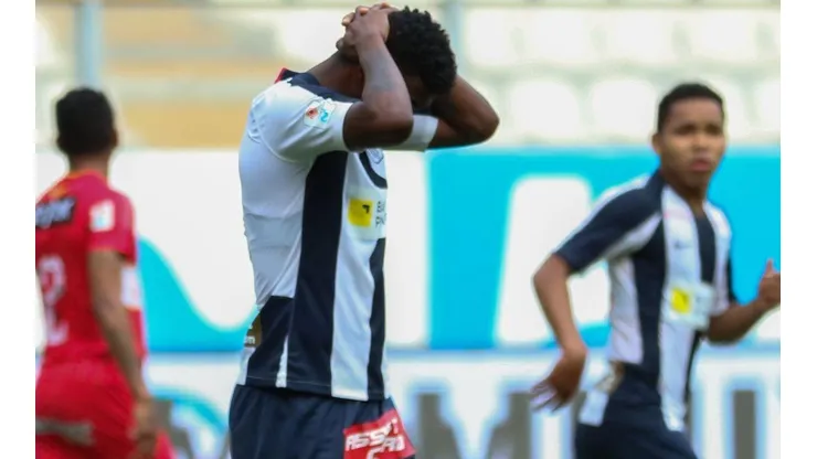Resta de puntos a Carlos Stein podría darle la posibilidad a Alianza Lima de seguir en la Liga 1.