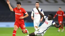 Equipo de Cristian Benavente clasificó a los octavos de final.