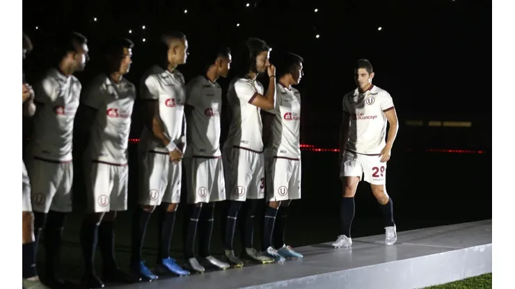 Universitario suele presentar su plantel en la llamada Noche Crema.