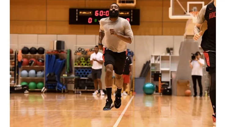 James Harden no ha vuelto a entrenar con Houston Rockets