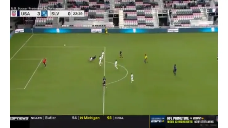 Golazo de Lletget frente a Salvador.