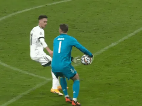 Anda sobrado: Neuer salió jugando como si fuera base en la NBA