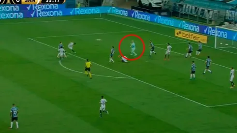 Vanderlei salió a cualquier lado y Santos aprovechó para meter el 1 a 0