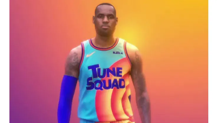 LeBron James con el uniforme de la película Space Jam: A New Legacy (https://us.marca.com/)