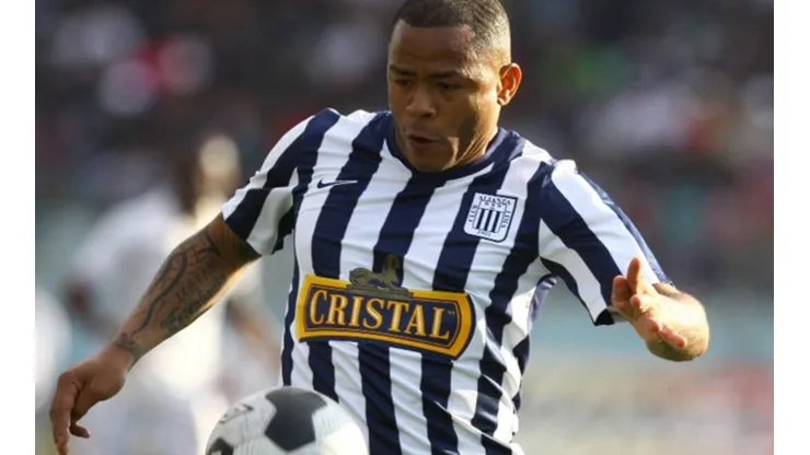 Wilmer Aguirre tampoco descartó jugar por Alianza Lima en la Liga 2.