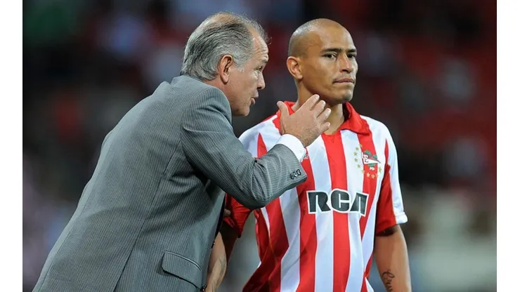 Alejandro Sabella dirigiendo a Estudiantes de La Plata.