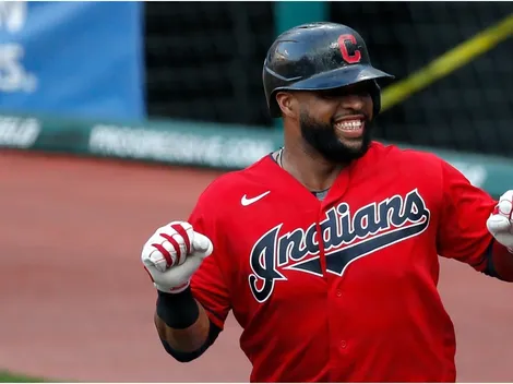 Carlos Santana firmó con Kansas City Royals