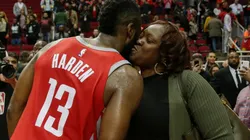 “Solamente está pidiendo una chance de ganar un anillo”: madre de Harden