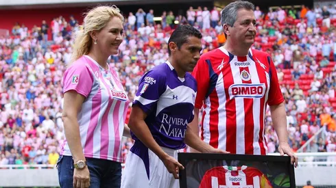 Angélica Fuentes junto a Jorge Vergara en el Estadio Akron