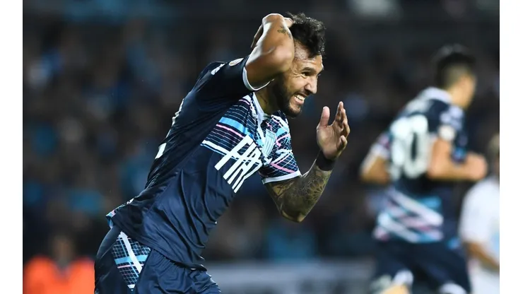 Walter Montoya con la camiseta de Racing.