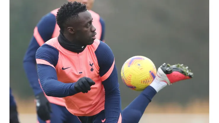 Dávinson Sánchez podría irse del Tottenham en el próximo mercado de fichajes.