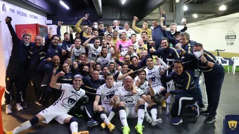 Celebración de los jugadores de Pumas tras el triunfo ante Cruz Azul