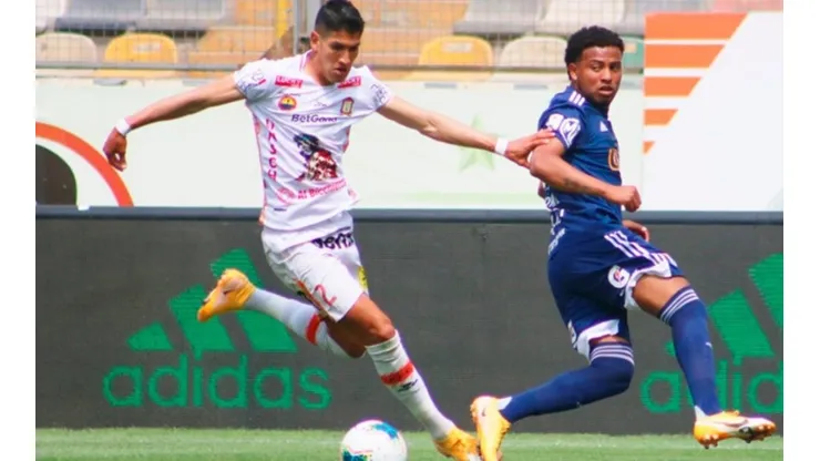Alexis Cossio es carrilero en Ayacucho FC.