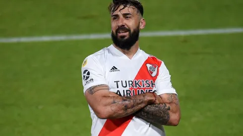 El festejo tradicional de Lucas Pratto.