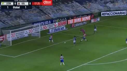 Joel Campbell adelanta a León frente a Chivas