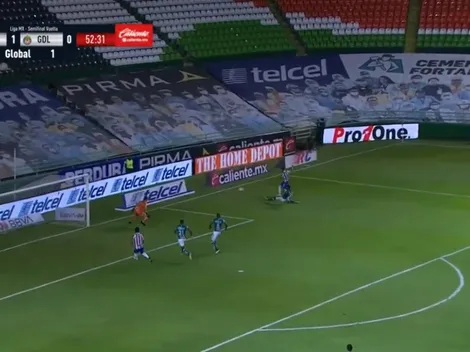 Antuna tuvo el empate Chivas en su pie, pero el poste le dijo que no