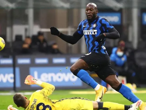 No lo pueden bajar: Lukaku se chocó todo pero aún así puso el 1 a 0 de Inter