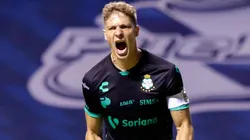 Julio Furch, a un paso de dejar Santos y sumarse a Atlas