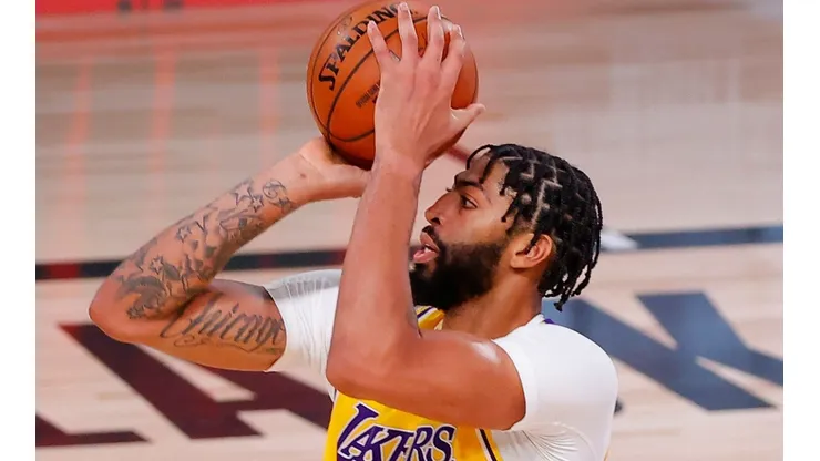 Anthony Davis firmó por cinco años con Los Angeles Lakers