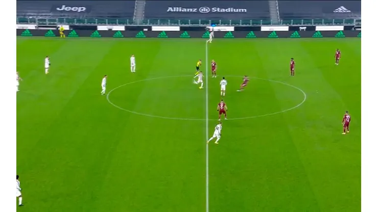 Era el gol de su vida: Cristiano Ronaldo sacó del medio ¡y le pegó al arco!