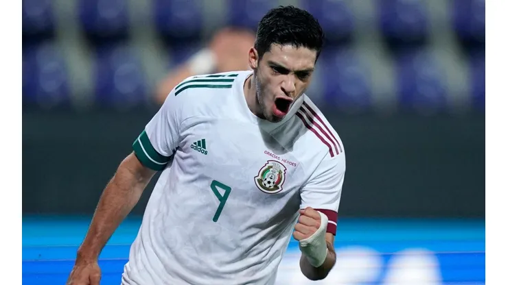 Raúl Jiménez será baja por su lesión en el cráneo.