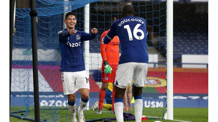 James Rodríguez y Abdoulayé Doucouré, juntos en el Everton de Inglaterra.