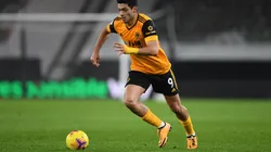 Raúl Jiménez estará fuera de las canchas por tres meses.
