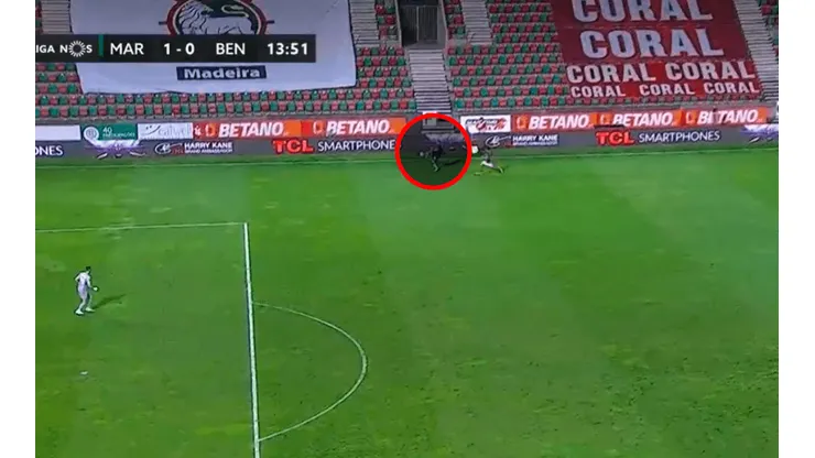Video: Otamendi tuvo que pedir perdón por este error que convirtió en Benfica