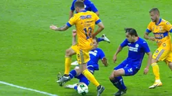 El penal a André-Pierre Gignac anulado tras revisión del VAR.