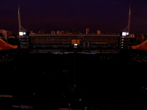 Boca apagó las luces de la Bombonera y dejó prendidas las del palco de Maradona