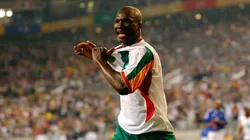 El festejo de Diop en el Mundial de Corea-Japón 2002.