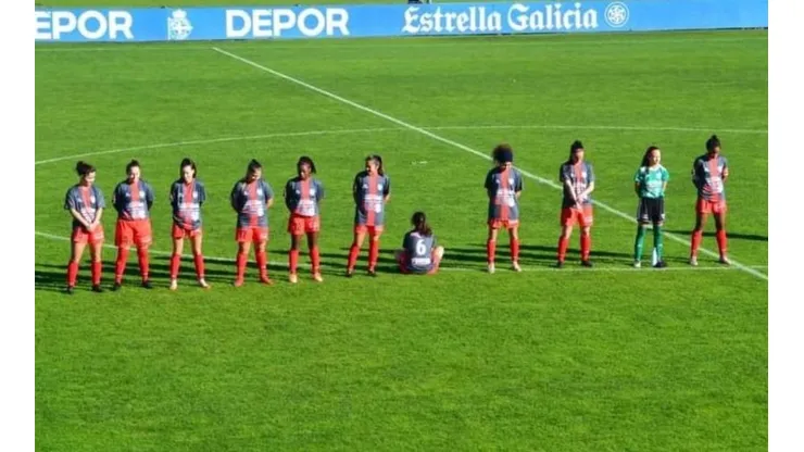 Ella se sentó en el minuto de silencio por Maradona y su equipo perdió 10 a 0