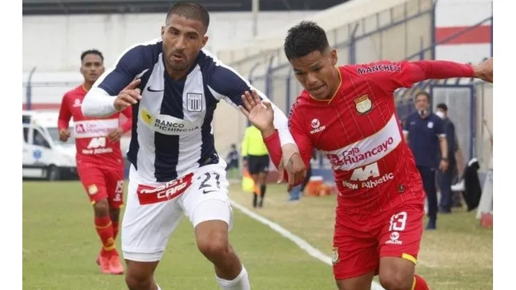 Josepmir Ballón llegó de Chile para vestirse de Blanquiazul.