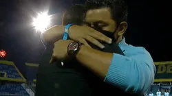 Unión maradoneana: hermoso abrazo entre el Kily González y Gallardo