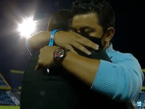 Unión maradoneana: hermoso abrazo entre el Kily González y Gallardo