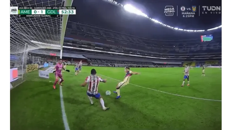 VIDEO: increíble fallo de Henry Martín debajo de la portería