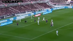 Griezmann lo dejó de cara al arco y Coutinho no falló