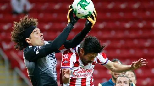 Guillermo Ochoa ante Chivas