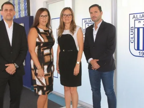 Dirigencia de Alianza Lima fue captada cantando para sus jugadores