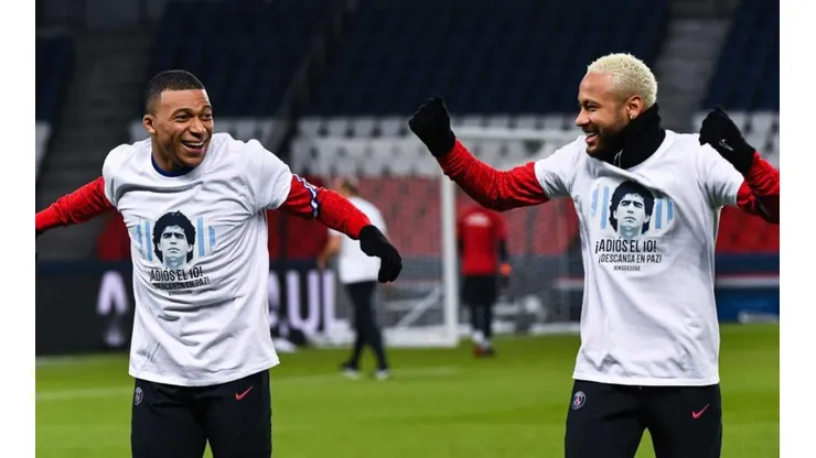 La remera con que salió PSG a hacer la entrada en calor: "¡Adiós el 10!"