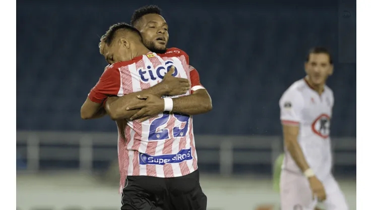 Junior se complicó, pero venció 2-1 a Unión La Calera en la Sudamericana
