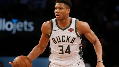 Giannis Antetokounmpo ante Brooklyn Nets