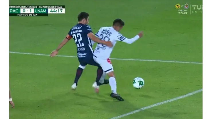 Víctor Guzmán falló un polémico penal.