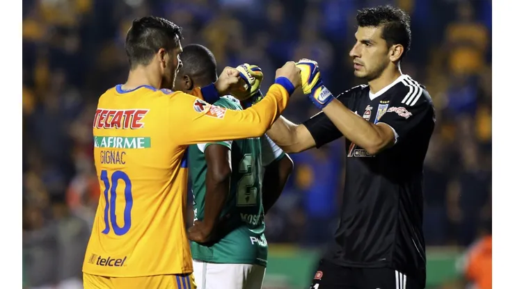 Gignac y Guzmán homenajearon a Maradona.