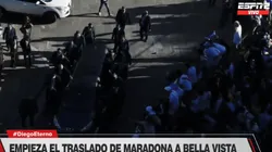 Foto de Diego Armando Maradona retirándose de Casa Rosada.