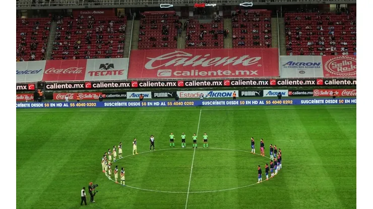 Chivas y América homenajearon a Diego Maradona