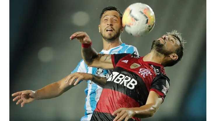 Flamengo quedó mejor parado de cara a la vuelta en Brasil.